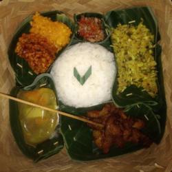 Nasi Besek Komplit