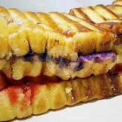 Roti Bakar Strawberry Blueberry