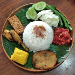 Nasi Timbel Ayam Tempe Goreng