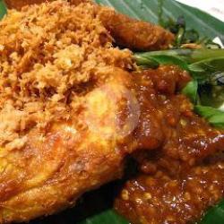 Sego Sambal Ayam Besar Lalapan Nasi