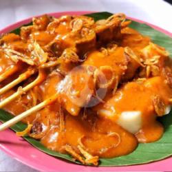 Sate Padang Usus Sapi Ketupat