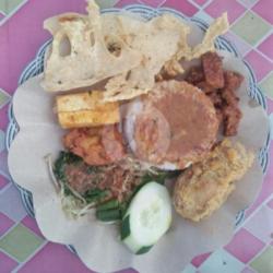 Paket Nasi Pecel Ayam Krispy   Es Teh / Teh Hangat