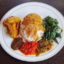 Nasi Rames Ayam Gulai