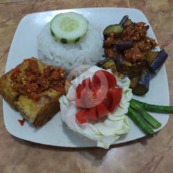 Nasi Tempe Terong Sambal Lalapan