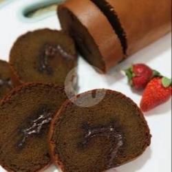 Bolu Gulung Coklat Strawberry