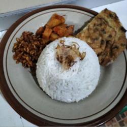 Pak Mamat 1(nasi   Telor   Orek Tempe   Kentang Balado  )