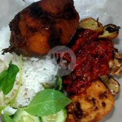 Ikan Laut Tongkol   Jengkol   Nasi   Tahu/ Tempe