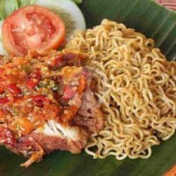 Ayam Penyet   Mie Goreng