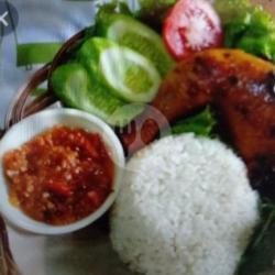 Ayam Goreng / Bakar   Nasi   Tempe   Tahu   Lalapan   Sambal