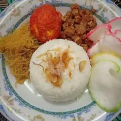 Nasi Uduk Dan Telur Bulat   1 Jenis Gorengan (bakwan/ Tempe)