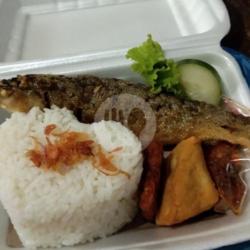 Nasi Bandeng Utuh Gratis Tahu/tempe