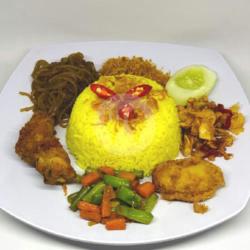 Nasi Kuning Ayam Goreng
