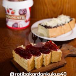 Roti Bakar Strawbery Goldenfil   Coklat