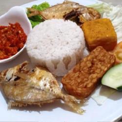 Paket Nasi Putih Ikan Asin Petek