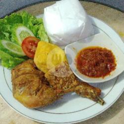 Nasi Ayam Goreng Kumplit