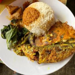 Nasi Ikan Goreng Katombo   Telur Martabak