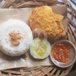 Nasi Telor Kremes