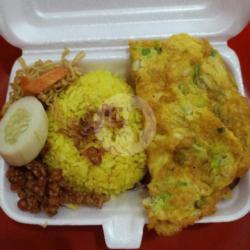 Nasi Kuning Telur Dadar