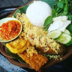 Nasi Lalapan Lele Kremes