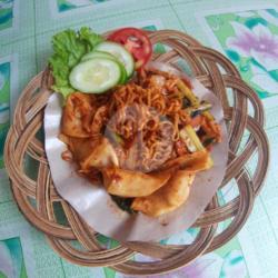 Mie Goreng Pangsit Viral Bu Emma