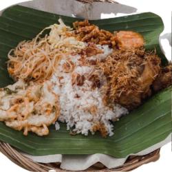 Nasi Uduk Ayam Serundeng/ayam Opor