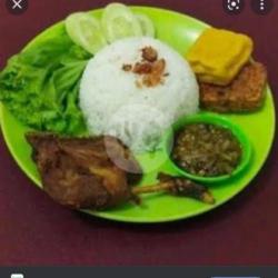 Nasi Bebek Bumbu Hitam  Tahu