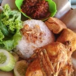 Nasi Ayam Pecel Dada Maknyonyoii