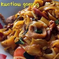 Kwetiaw Goreng Telur Dadar,