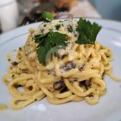 Mie Creamy Carbonara Sapi