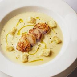 Scallop & Creamed Corn Soup, Housemade Croutons