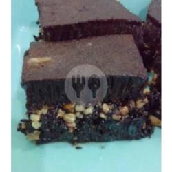 Black Forest Coklat Kacang Susu