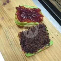 Roti Bakar Coklat Strawberry