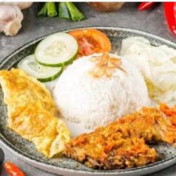 Nasi Ayam Telor Dadar