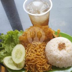 Paket Kenyang Murah Nasi   Telur   Mie Goreng   Lalapan   Es Lemon Tea