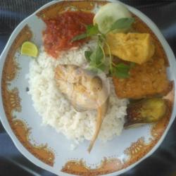 Nasi Penyetan Ikan Asin Tahu Tempe