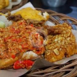 Ayam Gepuk Tahu Tempe