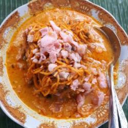 Katupek Gulai Cubadak    Mie