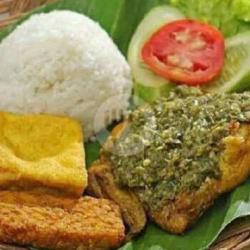 Ayam Sambal Hijau   Nasi Komplit