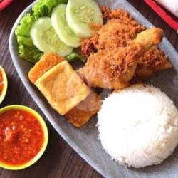 Nasi Ayam Gr Srundeng   Teh Pucuk