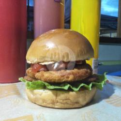 Burger Crispy Ayam Keju Sosis