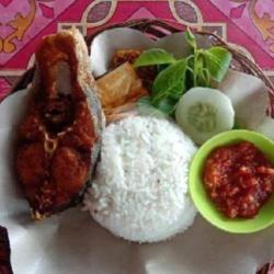 Nasi Ikan Patin Goreng