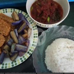 Nasi Uduk Sambal Tempe Terong Goreng