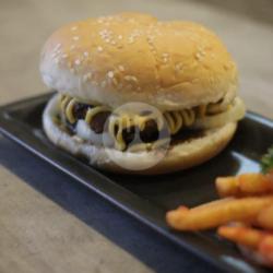 Chesee Burger And Fries