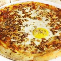 Mini Beef And Egg Pizza   Iced Tea