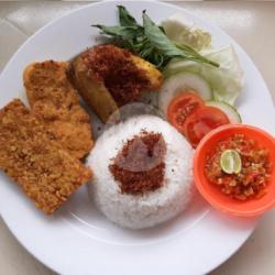 Lalapan Ayam   Tahu   Tempe   Nasi