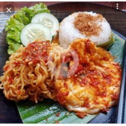 Indomie Goreng Telor Ceplok Nasi (sambal Bawang)