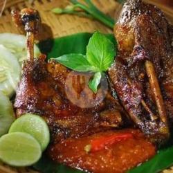 Lalapan Bebek Bakar Sambel Ulek Nasi