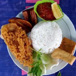 Nasi Patin Kremes Lalapan