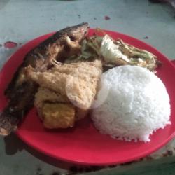 Nasi Dan Ikan Lele