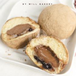 Chocolate Injeolmi Cream Bun